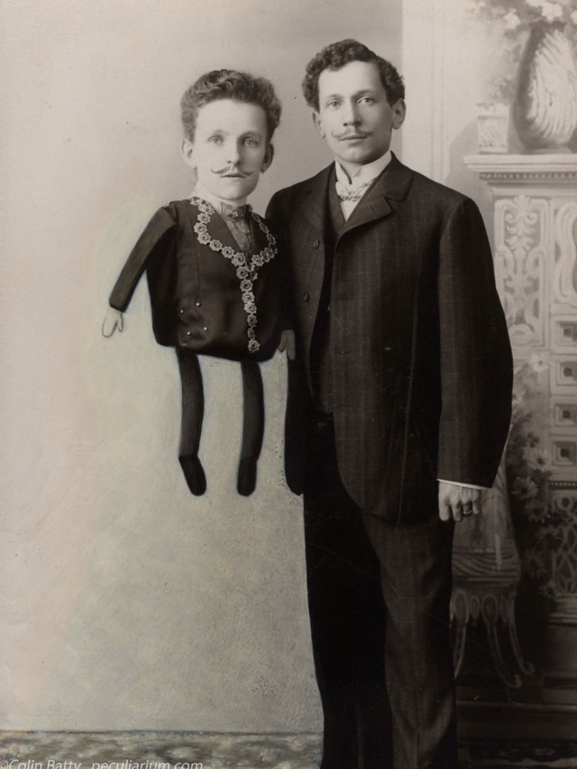 weird old photographs - Colin Batty peculiarium.com. 0000